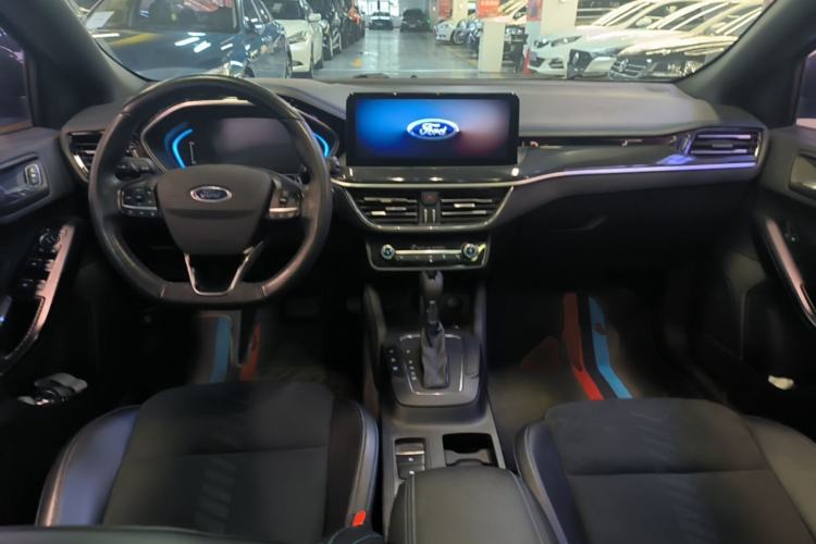 Used Ford Focus 2022 Hatchback EcoBoost 180 Automatic S Edition Center Console