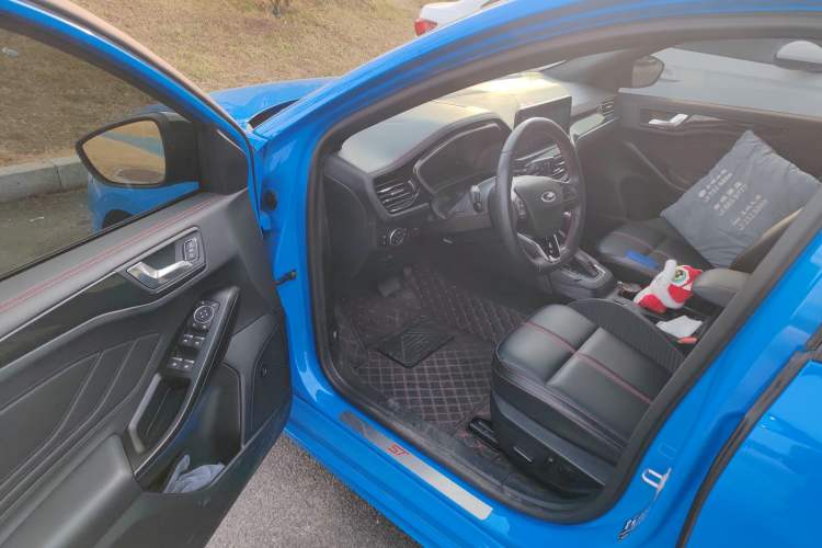 Used Ford Focus 2022 Sedan EcoBoost 180 Automatic ST Line Driver Seat