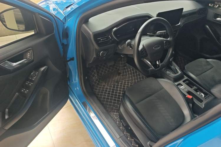 Used Ford Focus 2022 Hatchback EcoBoost 180 Automatic S Edition Driver Seat