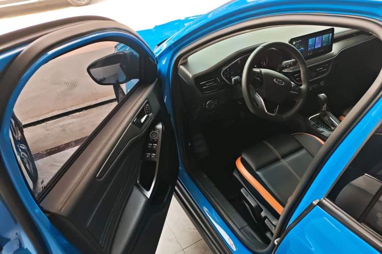 Used Ford Focus 2022 Sedan EcoBoost 180 Automatic Performance Edition Driver Seat