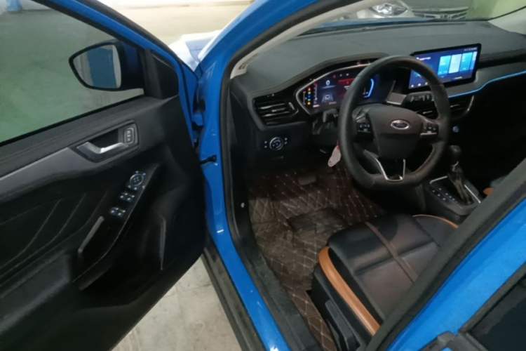 Used Ford Focus 2022 Hatchback EcoBoost 180 Automatic Performance Edition Driver Seat