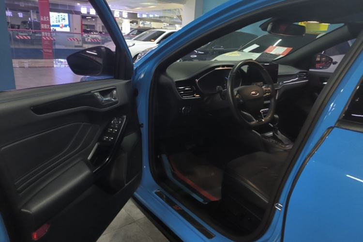 Used Ford Focus 2022 Hatchback EcoBoost 180 Automatic S Edition Driver Seat