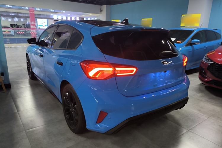 Used Ford Focus 2022 Hatchback EcoBoost 180 Automatic S Edition Exterior 2