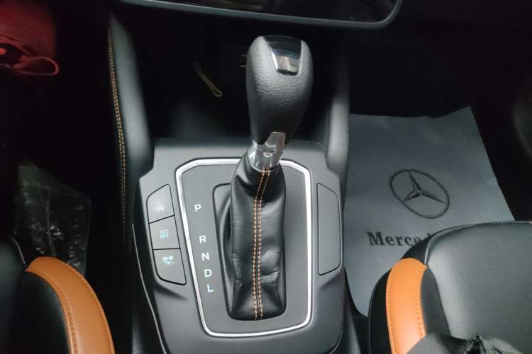 Used Ford Focus 2022 Sedan EcoBoost 180 Automatic Performance Edition Gear Lever