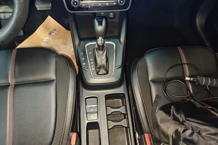 Used Ford Focus 2022 Sedan EcoBoost 180 Automatic ST Line Gear Lever