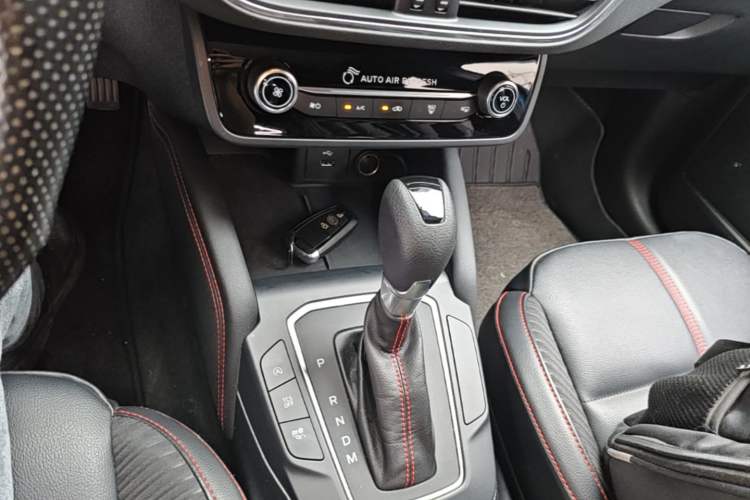 Used Ford Focus 2022 Hatchback EcoBoost 180 Automatic ST Line Gear Lever