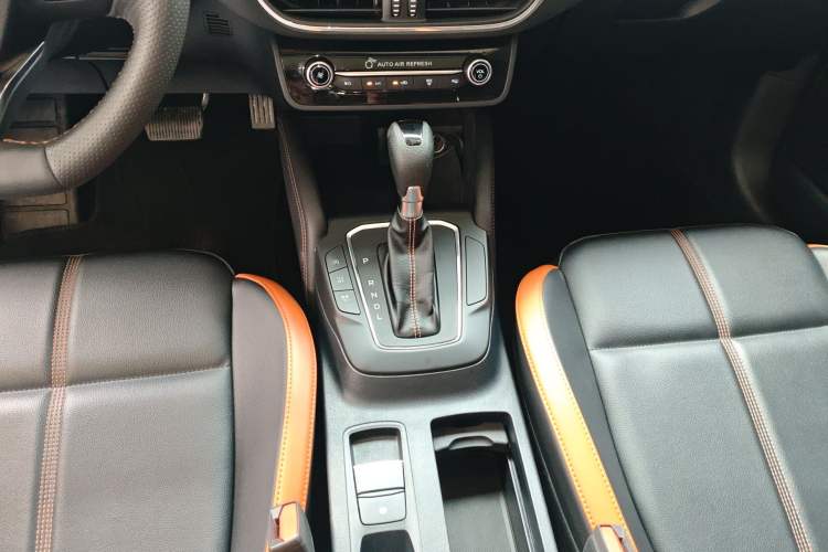 Used Ford Focus 2022 Sedan EcoBoost 180 Automatic Performance Edition Gear Lever