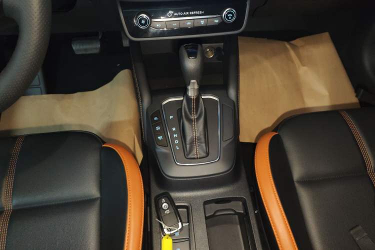 Used Ford Focus 2022 Sedan EcoBoost 180 Automatic Performance Edition Gear Lever
