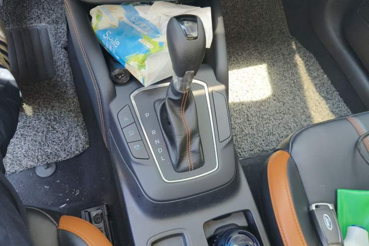 Used Ford Focus 2022 Sedan EcoBoost 180 Automatic Performance Edition Gear Lever