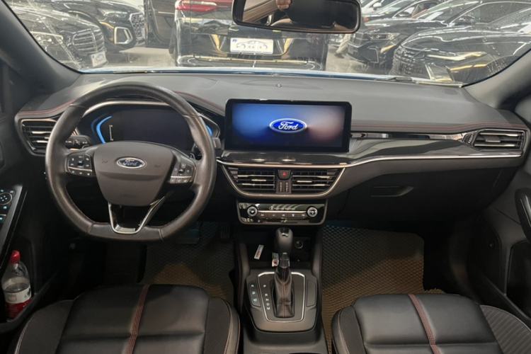 Used Ford Focus 2022 Sedan EcoBoost 180 Automatic ST Line Interior 1