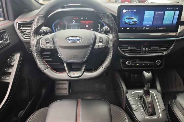 Used Ford Focus 2022 Hatchback EcoBoost 180 Automatic ST Line Interior 1