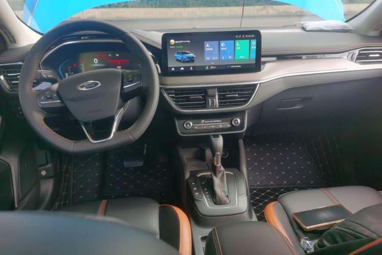 Used Ford Focus 2022 Sedan EcoBoost 180 Automatic Performance Edition Interior 2