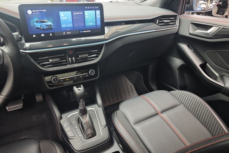 Used Ford Focus 2022 Hatchback EcoBoost 180 Automatic ST Line Interior 2