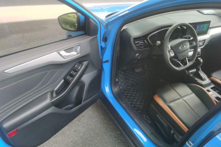 Used Ford Focus 2022 Sedan EcoBoost 180 Automatic Performance Edition Interior 3