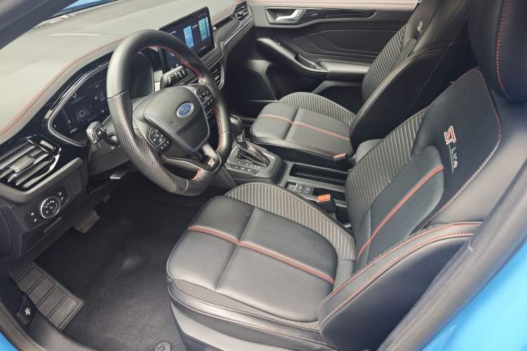 Used Ford Focus 2022 Hatchback EcoBoost 180 Automatic ST Line Interior 3