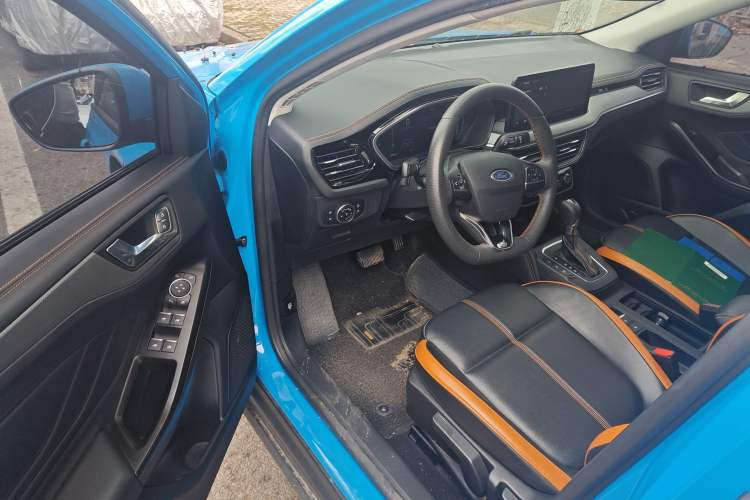 Used Ford Focus 2022 Sedan EcoBoost 180 Automatic Performance Edition Interior 3