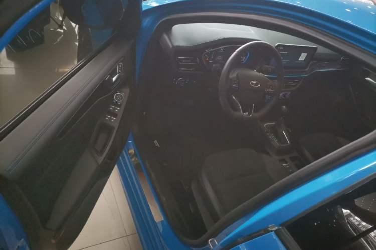 Used Ford Focus 2022 Sedan EcoBoost 180 Automatic S Edition Interior 3