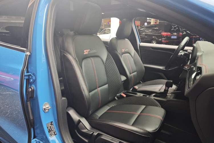 Used Ford Focus 2022 Hatchback EcoBoost 180 Automatic ST Line Interior 6