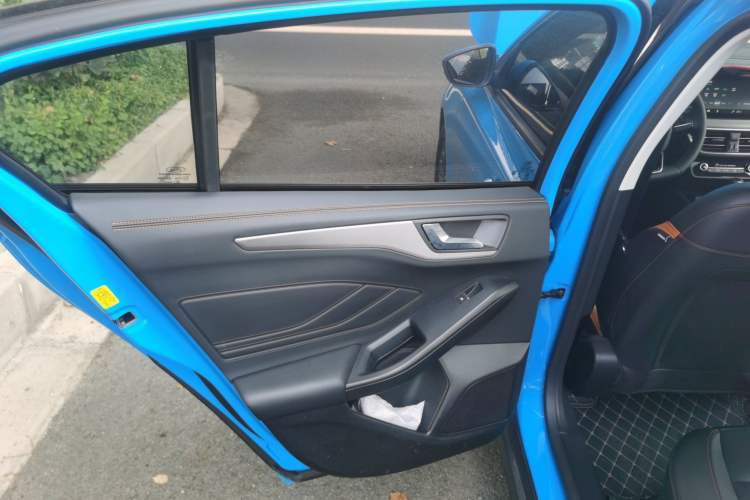 Used Ford Focus 2022 Sedan EcoBoost 180 Automatic Performance Edition Interior 8