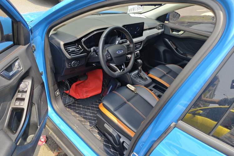 Used Ford Focus 2022 Hatchback EcoBoost 180 Automatic Performance Edition Left Front Seat
