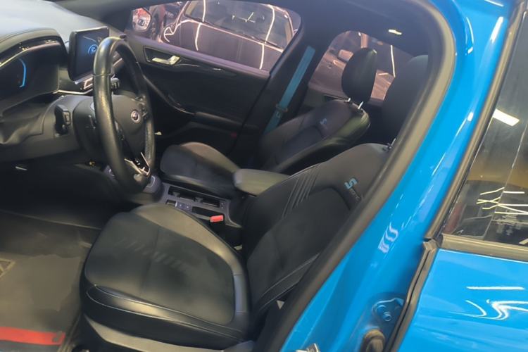 Used Ford Focus 2022 Hatchback EcoBoost 180 Automatic S Edition Left Front Seat
