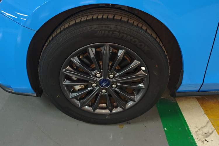 Used Ford Focus 2022 Sedan EcoBoost 180 Automatic Performance Edition Left Front Wheel Hub
