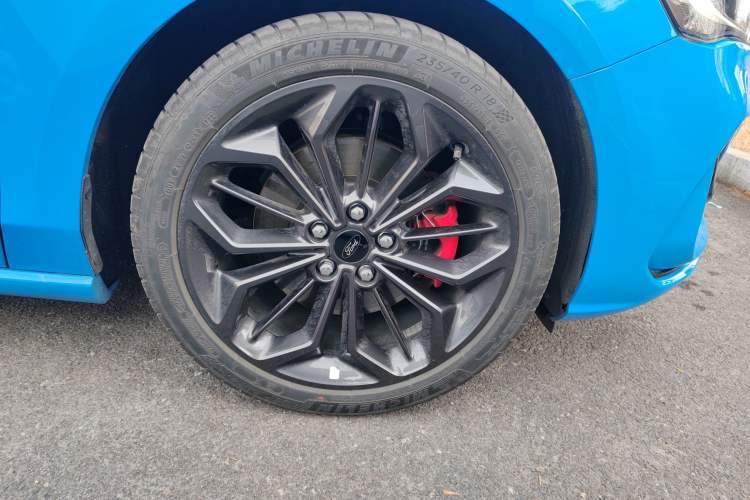 Used Ford Focus 2022 Sedan EcoBoost 180 Automatic ST Line Right Front Wheel Hub