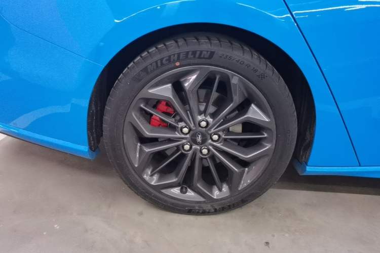 Used Ford Focus 2022 Sedan EcoBoost 180 Automatic ST Line Right Rear Wheel Hub