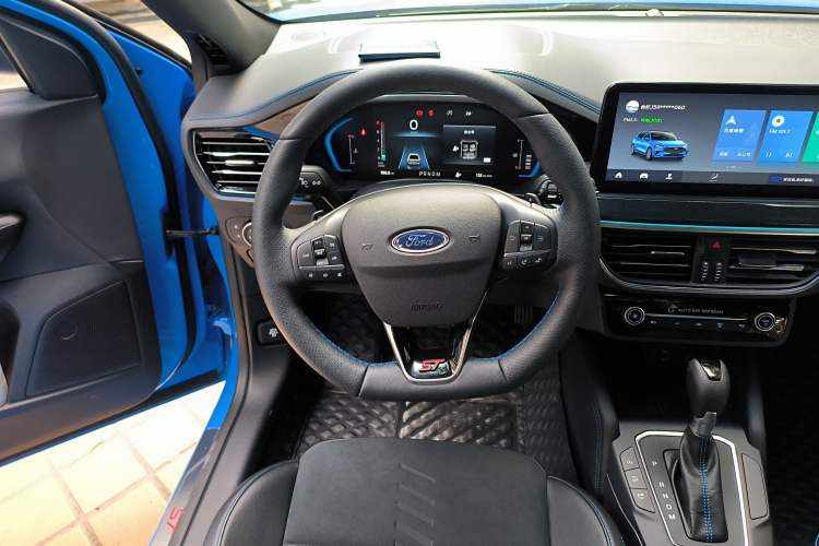 Used Ford Focus 2022 Hatchback EcoBoost 180 Automatic S Edition Steering Wheel
