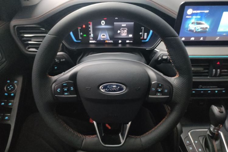 Used Ford Focus 2022 Sedan EcoBoost 180 Automatic Performance Edition Steering Wheel