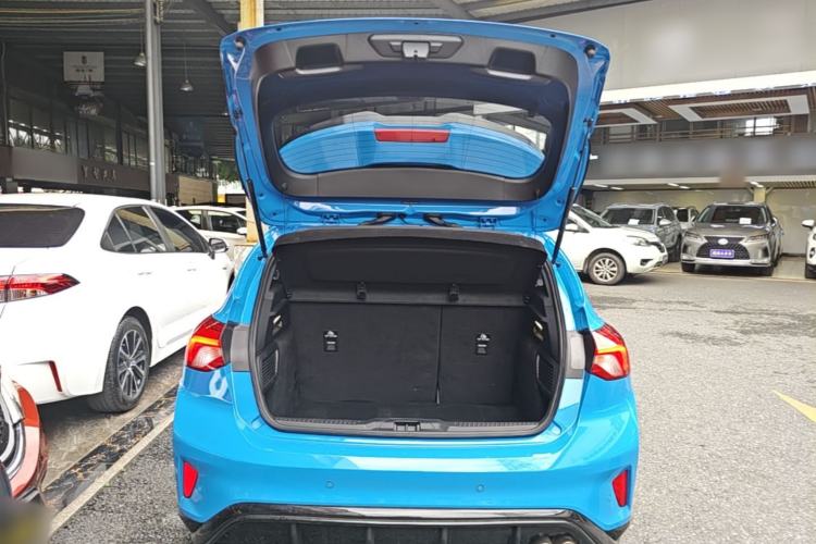 Used Ford Focus 2022 Hatchback EcoBoost 180 Automatic ST Line Trunk