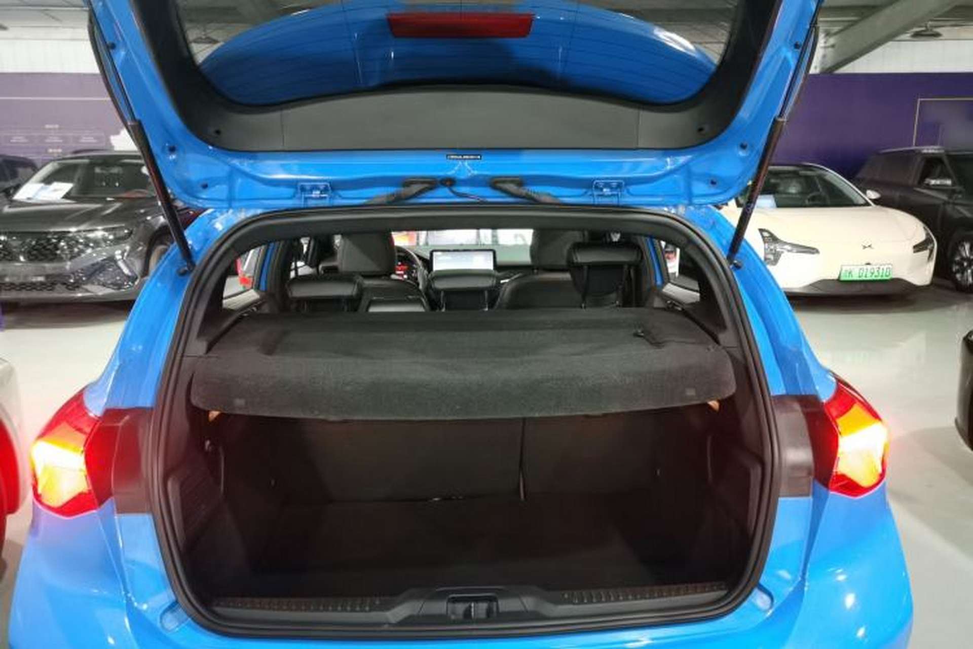 Used Ford Focus 2022 Hatchback EcoBoost 180 Automatic ST Line Trunk
