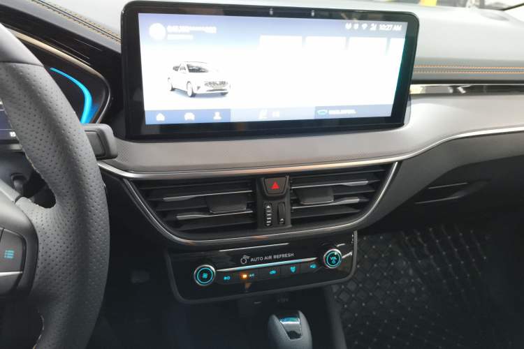 Used Ford Focus 2022 Sedan EcoBoost 180 Automatic Performance Edition Audio And AC Panel