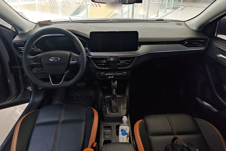 Used Ford Focus 2022 Hatchback EcoBoost 180 Automatic Performance Edition Center Console