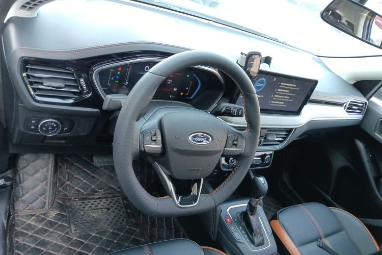 Used Ford Focus 2022 Hatchback EcoBoost 180 Automatic Performance Edition Center Console