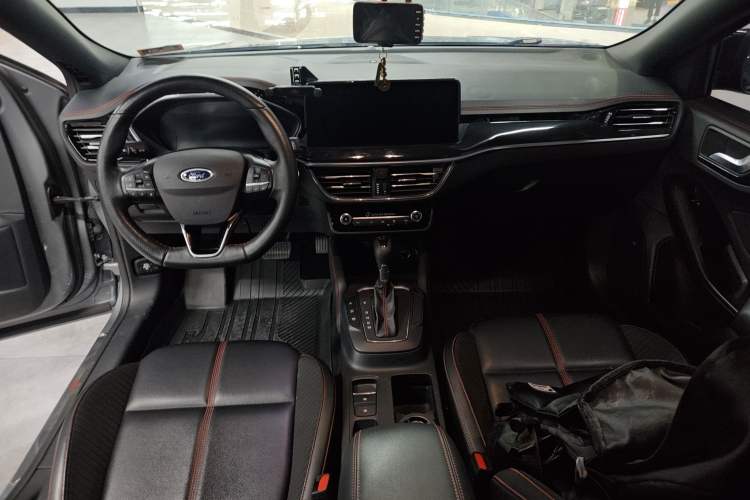 Used Ford Focus 2022 Hatchback EcoBoost 180 Automatic ST Line Center Console