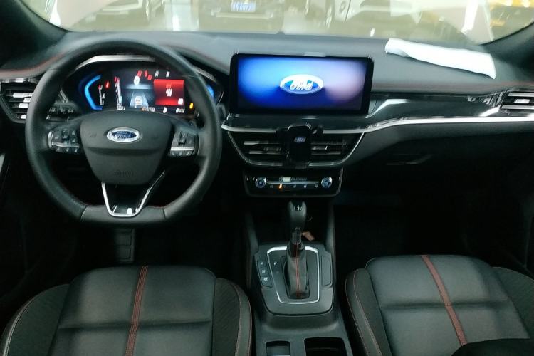 Used Ford Focus 2022 Sedan EcoBoost 180 Automatic ST Line Center Console