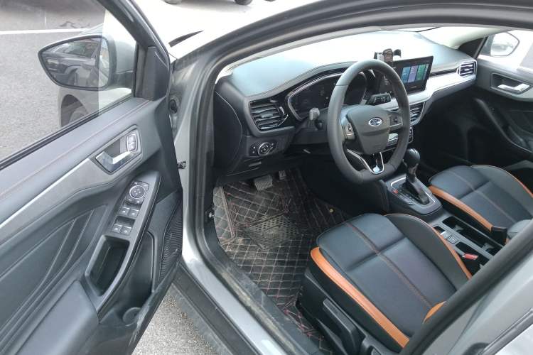 Used Ford Focus 2022 Hatchback EcoBoost 180 Automatic Performance Edition Driver Seat