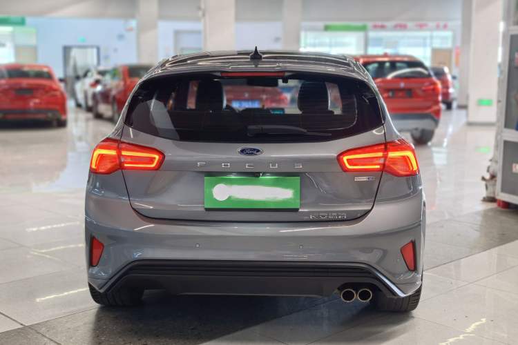 Used Ford Focus 2022 Hatchback EcoBoost 180 Automatic ST Line Exterior 2
