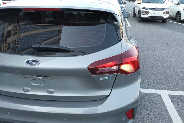 Used Ford Focus 2022 Hatchback EcoBoost 180 Automatic Performance Edition Exterior 2