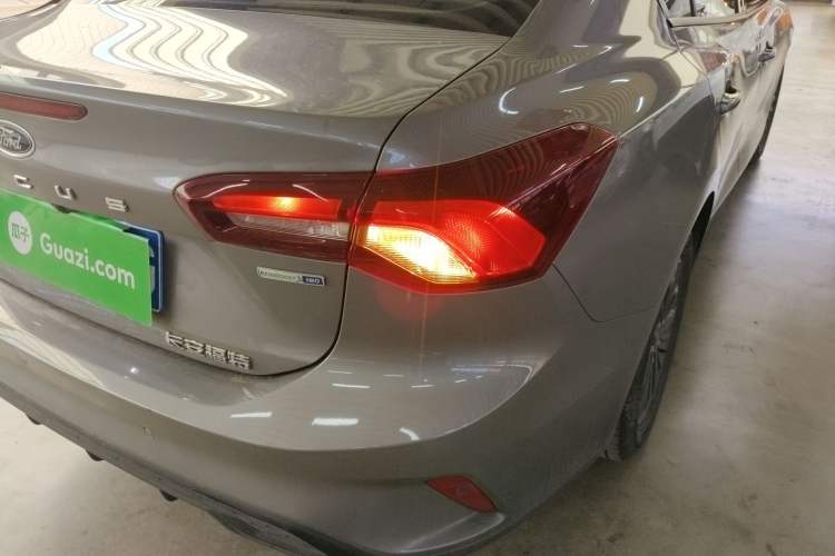 Used Ford Focus 2022 Sedan EcoBoost 180 Automatic Performance Edition Exterior 3