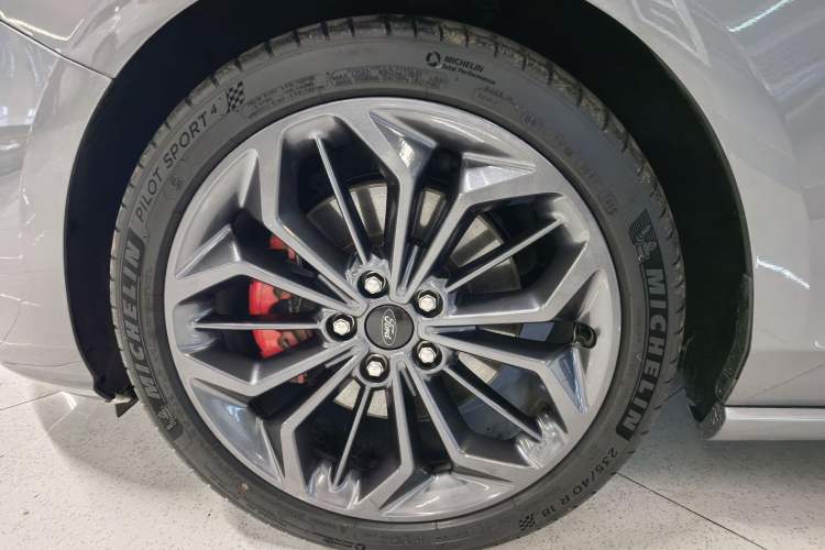 Used Ford Focus 2022 Hatchback EcoBoost 180 Automatic ST Line Exterior 4