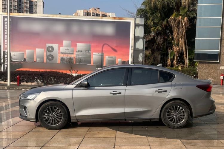 Used Ford Focus 2022 Sedan EcoBoost 180 Automatic Performance Edition Exterior 4