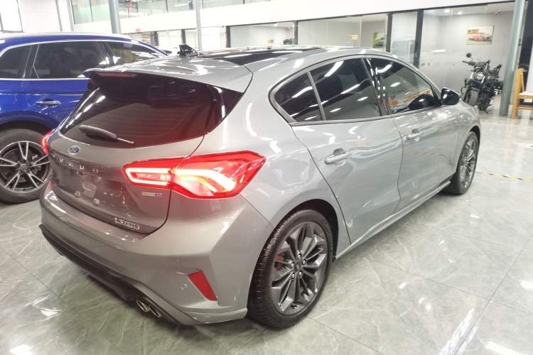 Used Ford Focus 2022 Hatchback EcoBoost 180 Automatic ST Line Exterior 5