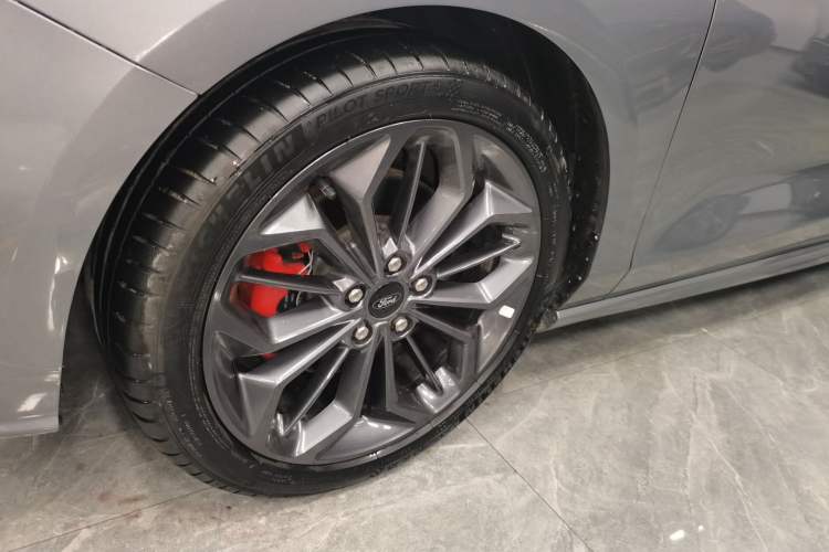 Used Ford Focus 2022 Hatchback EcoBoost 180 Automatic ST Line Exterior 7
