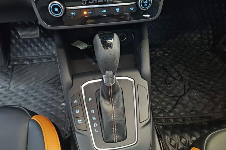 Used Ford Focus 2022 Hatchback EcoBoost 180 Automatic Performance Edition Gear Lever