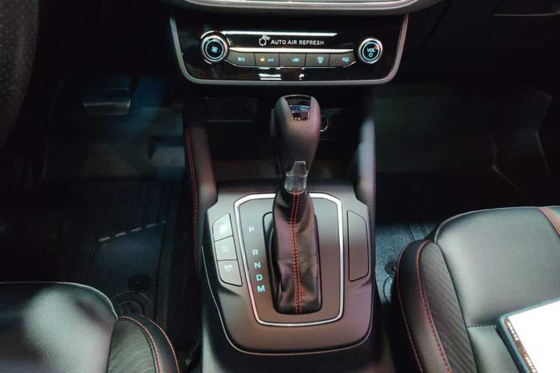 Used Ford Focus 2022 Sedan EcoBoost 180 Automatic ST Line Gear Lever