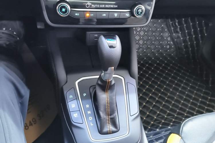 Used Ford Focus 2022 Sedan EcoBoost 180 Automatic Performance Edition Gear Lever