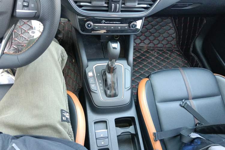 Used Ford Focus 2022 Hatchback EcoBoost 180 Automatic Performance Edition Gear Lever