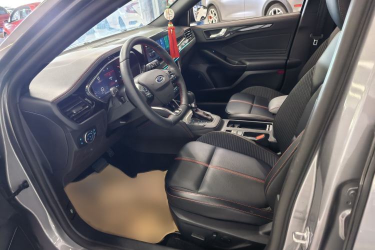 Used Ford Focus 2022 Hatchback EcoBoost 180 Automatic ST Line Interior 1